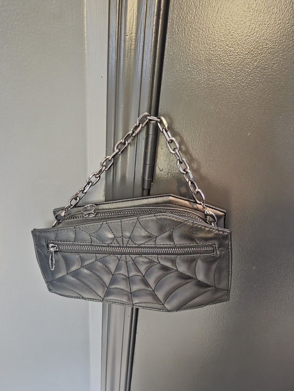 Foxblood Coffin Purse - Picture 2 of 5